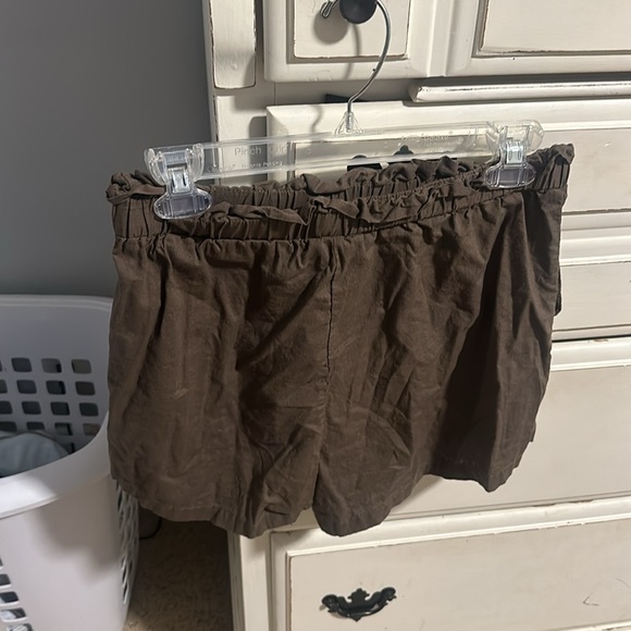 Green shorts - Picture 2 of 2
